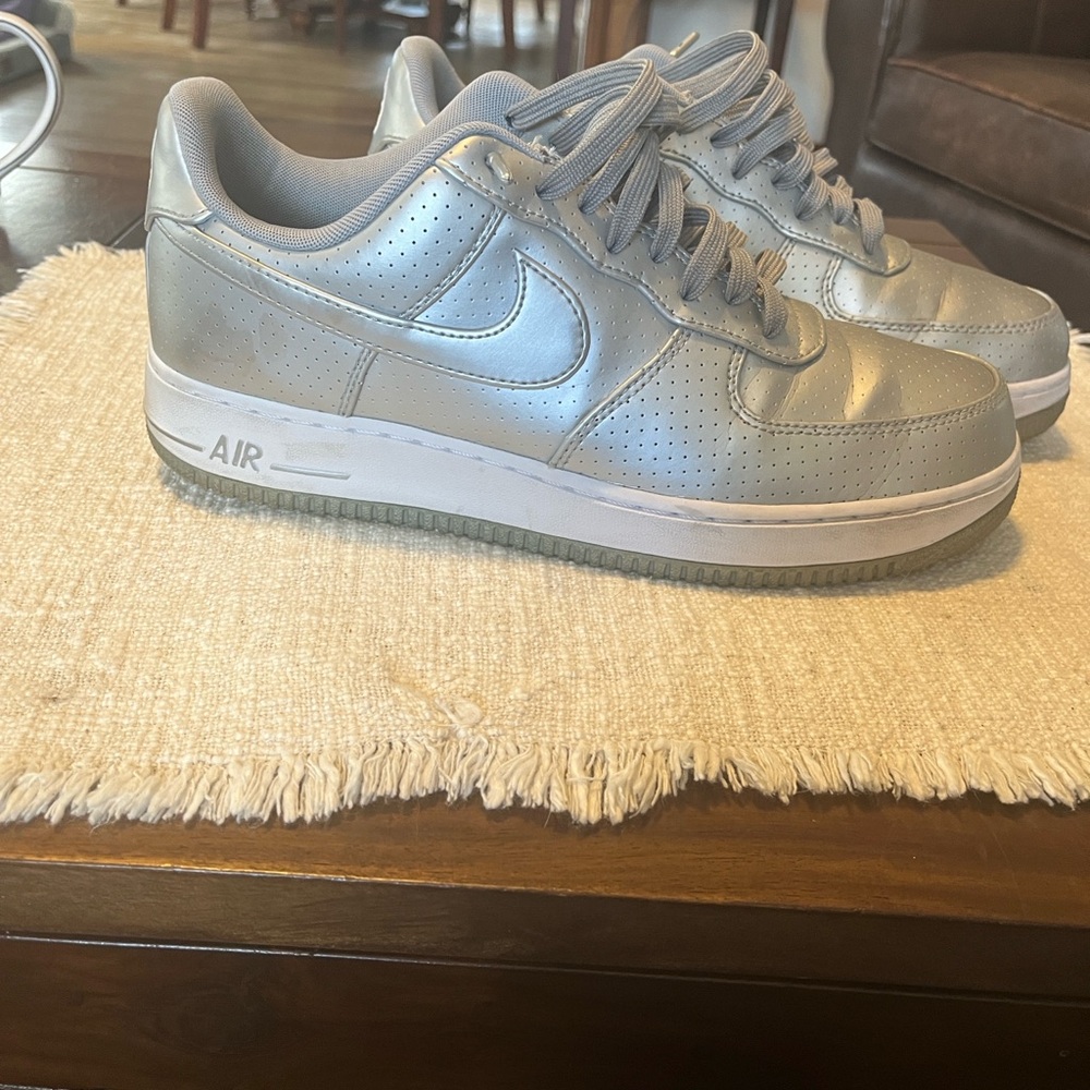 Nike Air Force 1 - Silver Sneakers